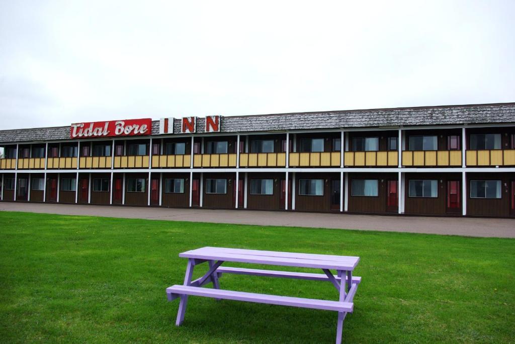 Tidal Bore Inn Truro Exterior photo