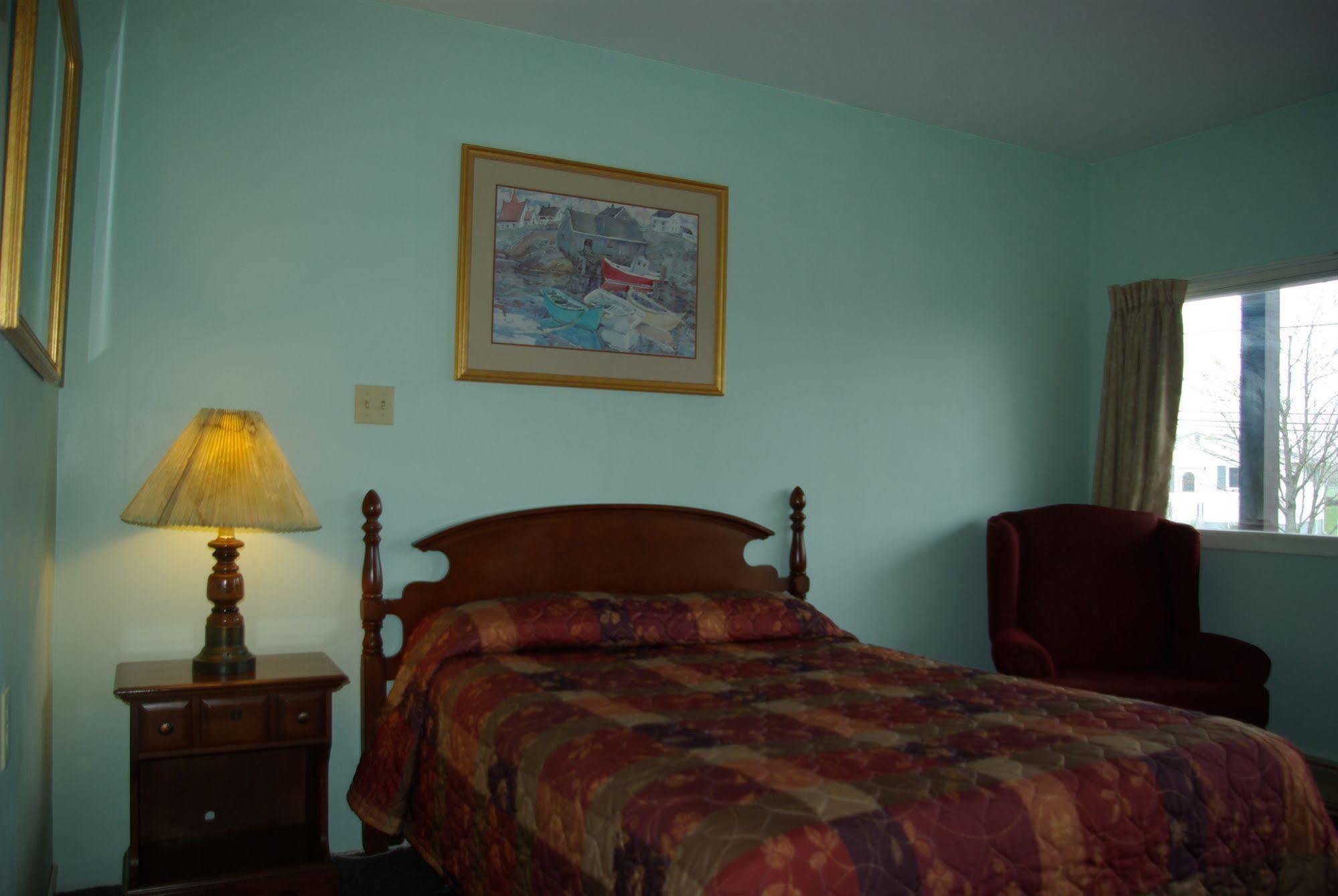 Tidal Bore Inn Truro Exterior photo