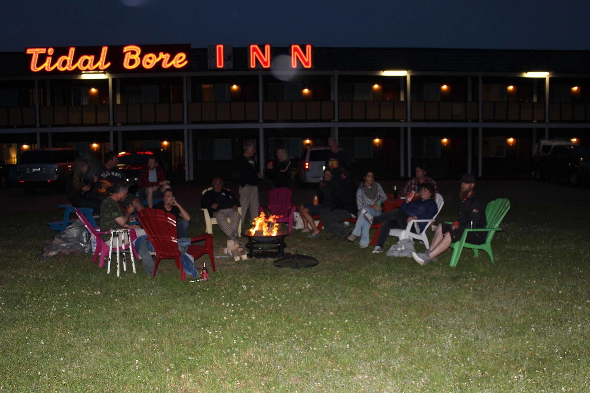 Tidal Bore Inn Truro Exterior photo