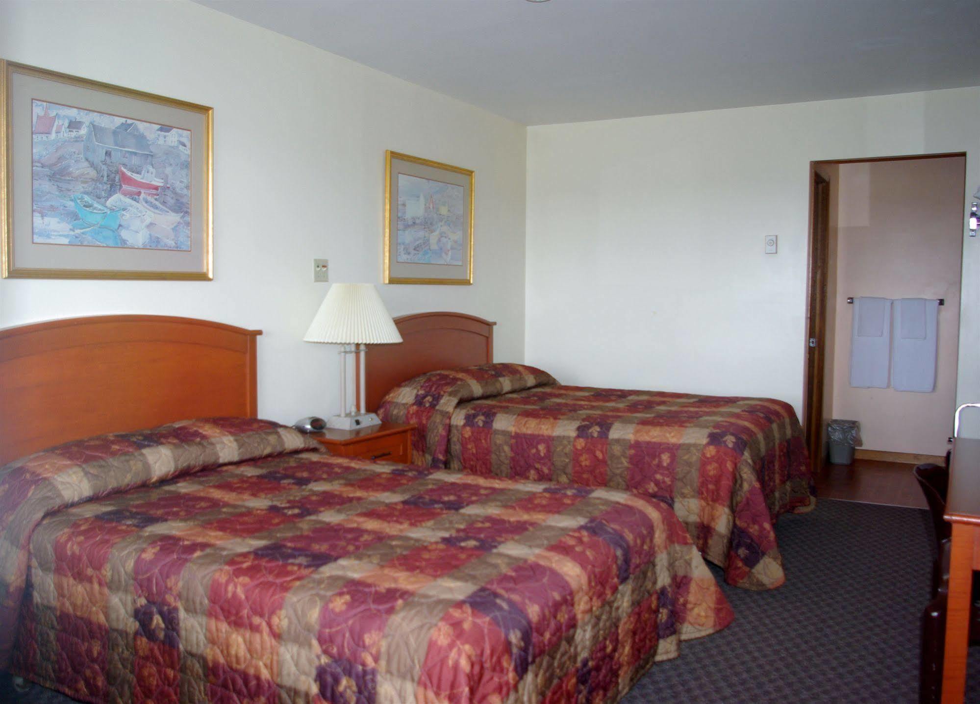 Tidal Bore Inn Truro Exterior photo